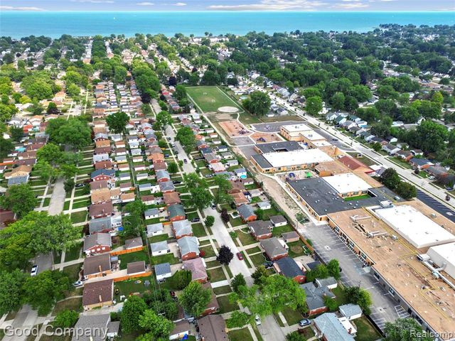 21605 Barton Street, Saint Clair Shores, MI 48081