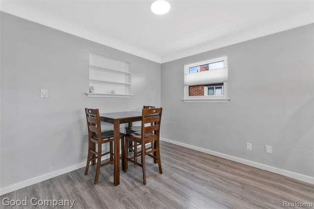 21605 Barton Street, Saint Clair Shores, MI 48081