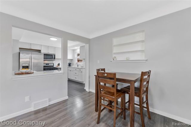 21605 Barton Street, Saint Clair Shores, MI 48081