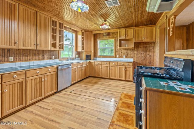 103 Houssiere Road, Jennings, LA 70546