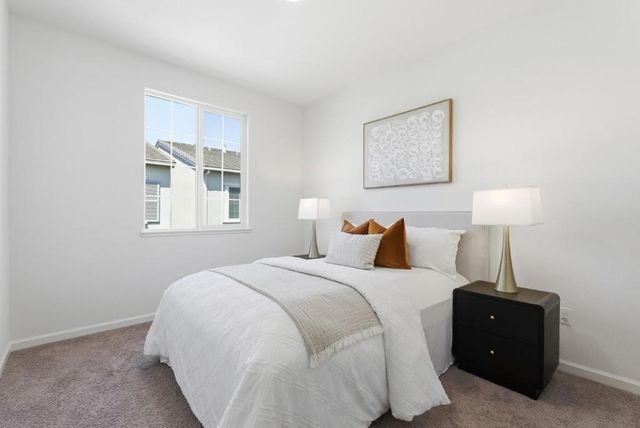 1563 Middle Lane, Hayward, CA 94545