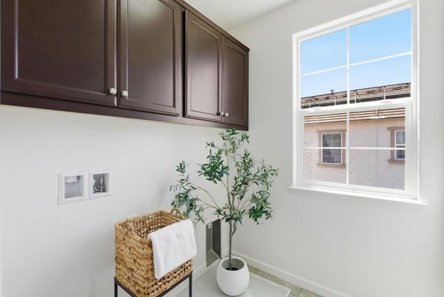 1563 Middle Lane, Hayward, CA 94545