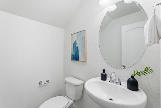 1563 Middle Lane, Hayward, CA 94545