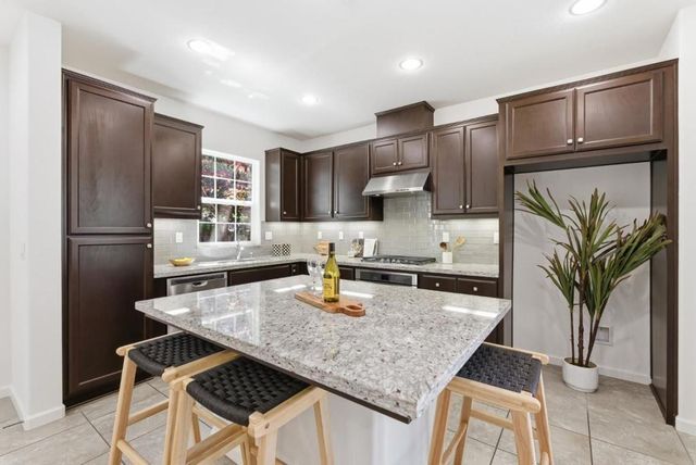 1563 Middle Lane, Hayward, CA 94545