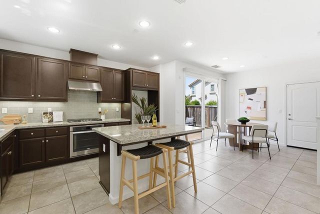 1563 Middle Lane, Hayward, CA 94545
