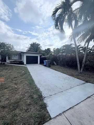 4240 SW 27th St 2, West Park, FL 33023