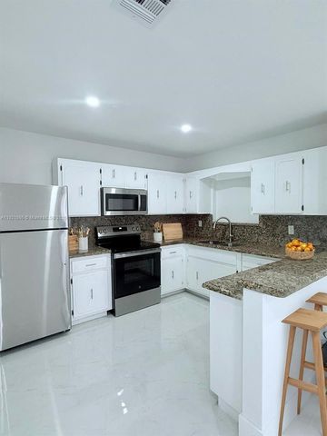 4240 SW 27th St 2, West Park, FL 33023