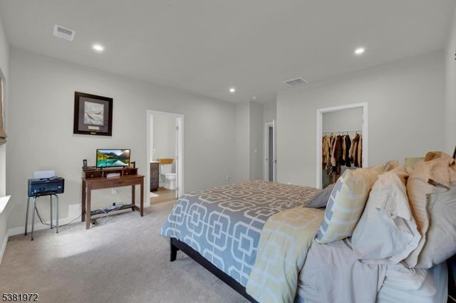 20 Peckwell St, Mount Olive Twp., NJ 07828