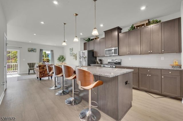 20 Peckwell St, Mount Olive Twp., NJ 07828