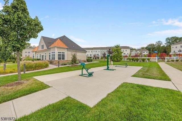 20 Peckwell St, Mount Olive Twp., NJ 07828