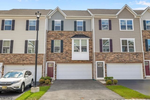 20 Peckwell St, Mount Olive Twp., NJ 07828