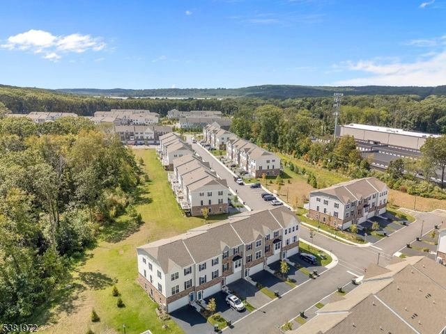 20 Peckwell St, Mount Olive Twp., NJ 07828