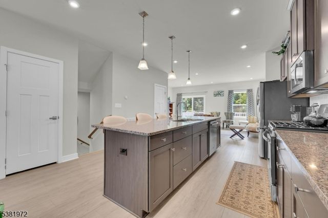 20 Peckwell St, Mount Olive Twp., NJ 07828