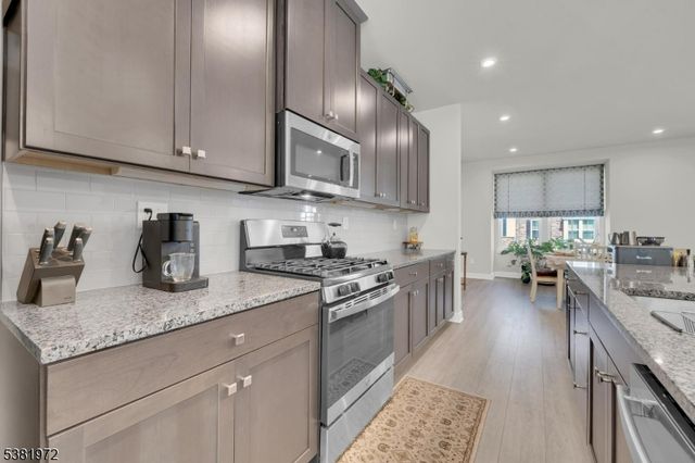 20 Peckwell St, Mount Olive Twp., NJ 07828