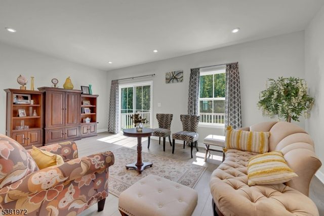 20 Peckwell St, Mount Olive Twp., NJ 07828