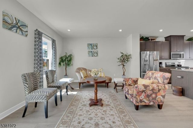 20 Peckwell St, Mount Olive Twp., NJ 07828