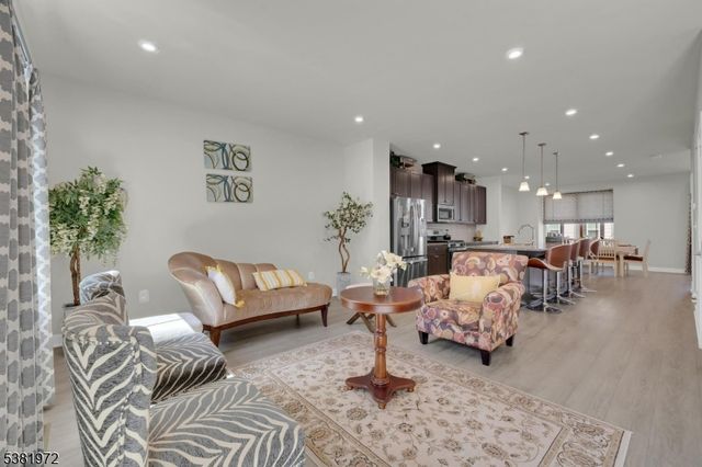 20 Peckwell St, Mount Olive Twp., NJ 07828