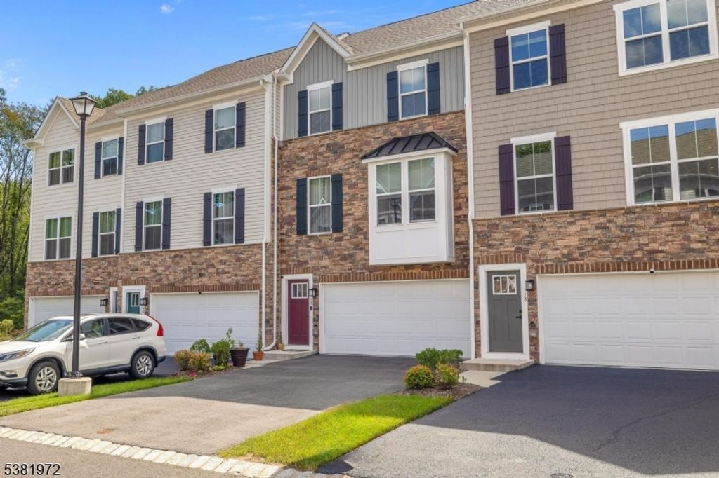 20 Peckwell St, Mount Olive Twp., NJ 07828