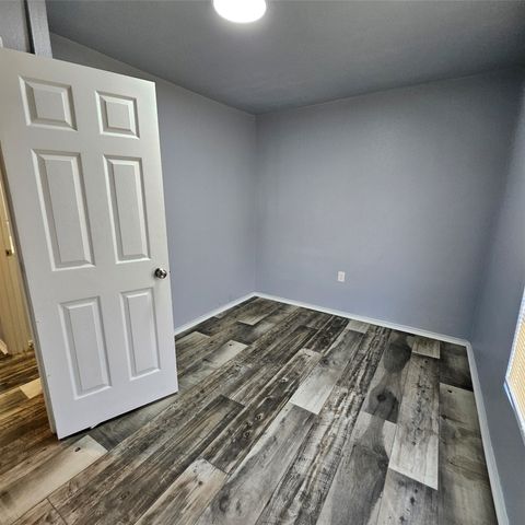 2826 Alaska Avenue, Dallas, TX 75216