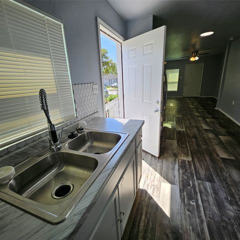 2826 Alaska Avenue, Dallas, TX 75216