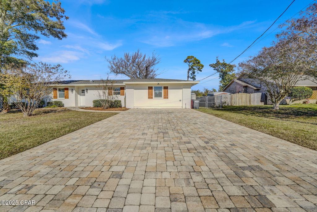 1851 Airport Circle, Panama City, FL 32405