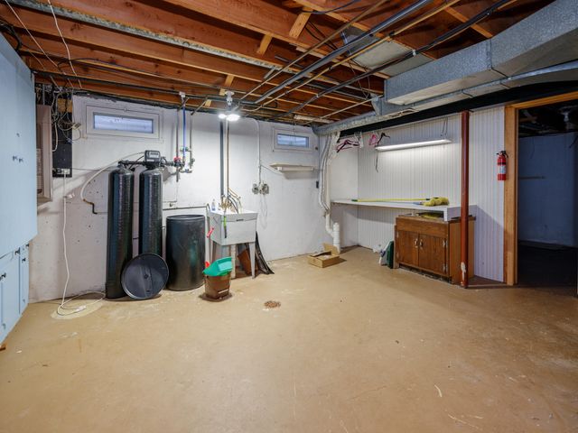 7525 Woodcrest Street, Portage City, MI 49024