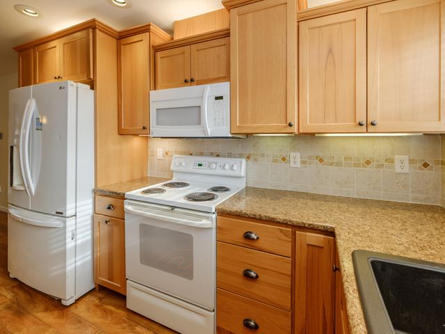 7525 Woodcrest Street, Portage City, MI 49024