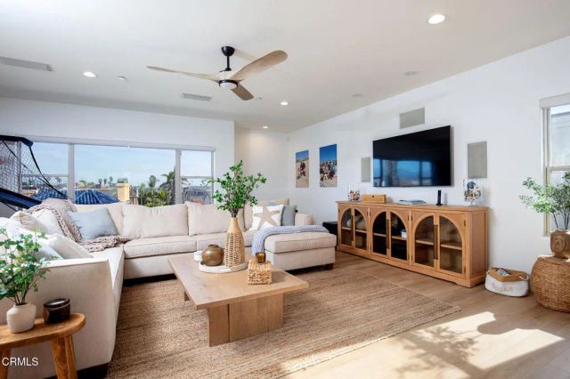 815 Mandalay Beach Road, Oxnard, CA 93035