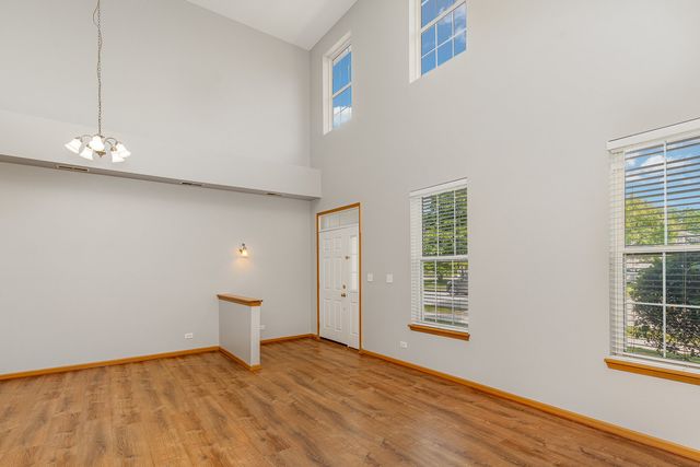 2255 Georgetown Circle, Aurora, IL 60503