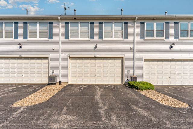 2255 Georgetown Circle, Aurora, IL 60503