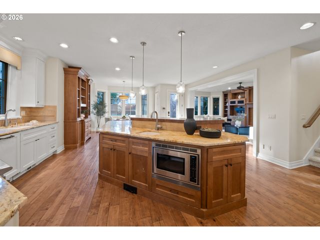 784 3RD St, Lake Oswego, OR 97034