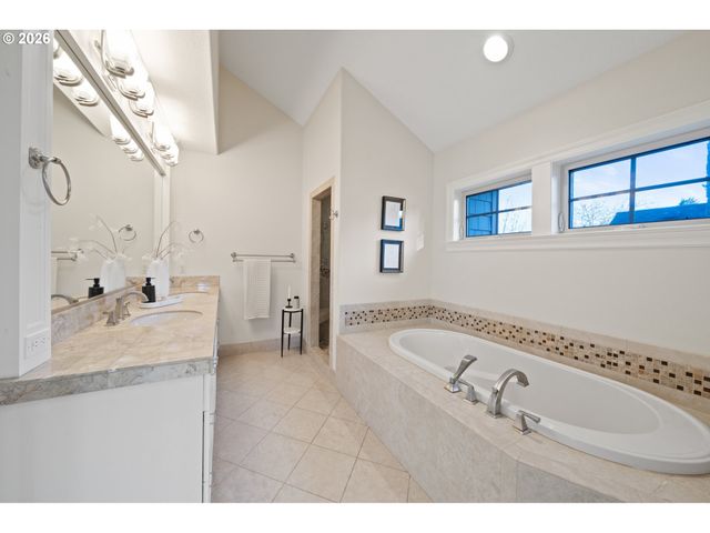 784 3RD St, Lake Oswego, OR 97034