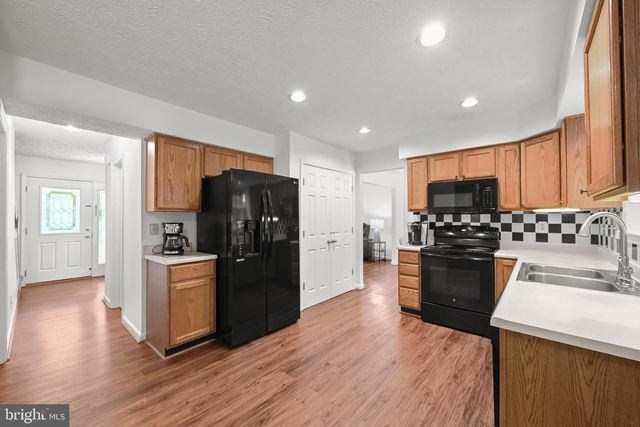 6584 HUNTSHIRE DR, Elkridge, MD 21075