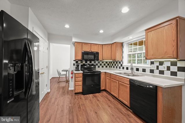 6584 HUNTSHIRE DR, Elkridge, MD 21075