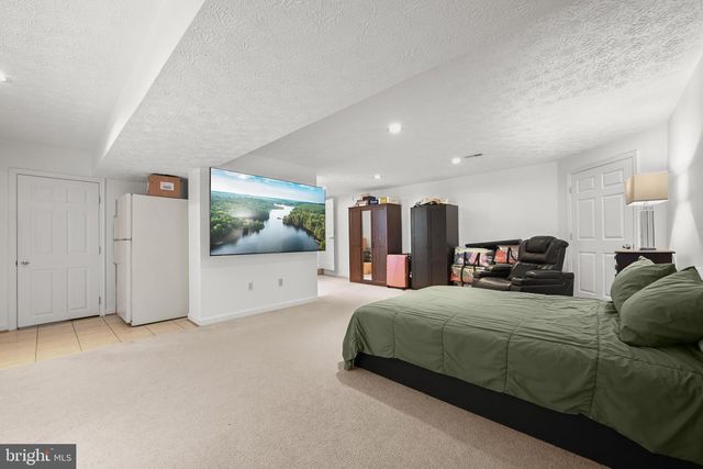 6584 HUNTSHIRE DR, Elkridge, MD 21075