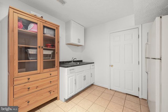 6584 HUNTSHIRE DR, Elkridge, MD 21075