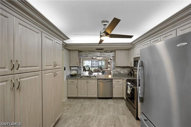 500 Misty Pines CIR 206, Naples, FL 34105