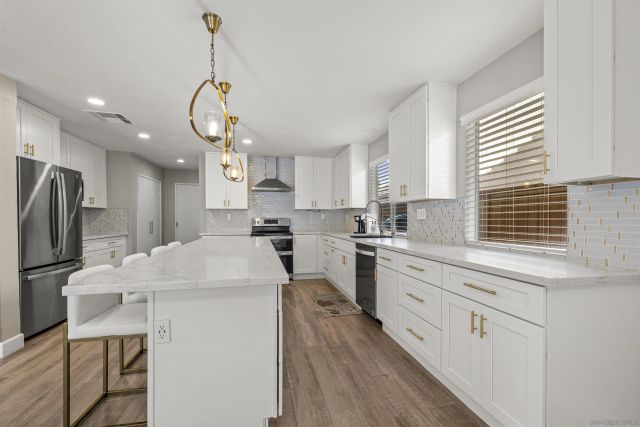 2525 Ash Street, Corona, CA 92881