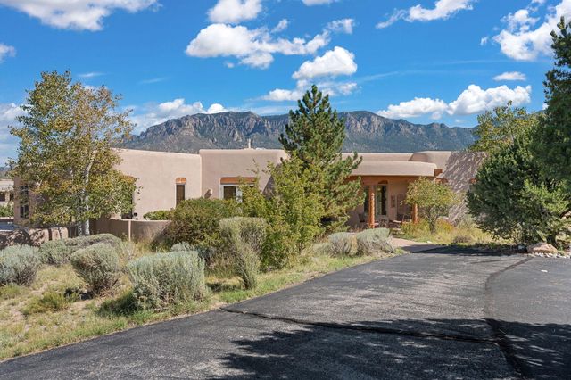 13723 Apache Plume Place NE, Albuquerque, NM 87111