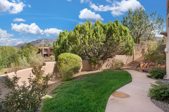 13723 Apache Plume Place NE, Albuquerque, NM 87111