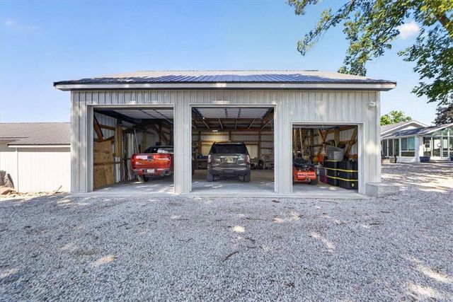 26025 Metcalf Road, Louisburg, KS 66053