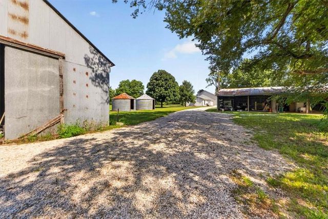 26025 Metcalf Road, Louisburg, KS 66053