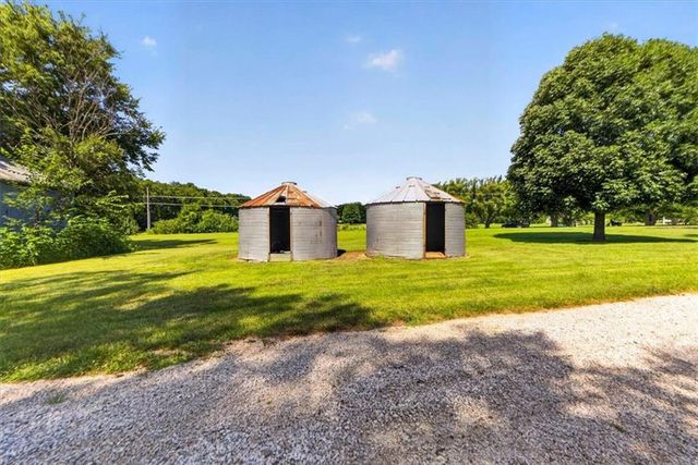 26025 Metcalf Road, Louisburg, KS 66053