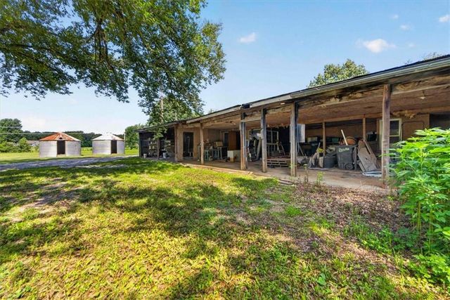 26025 Metcalf Road, Louisburg, KS 66053