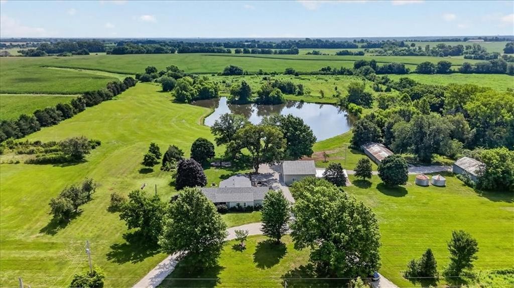 26025 Metcalf Road, Louisburg, KS 66053