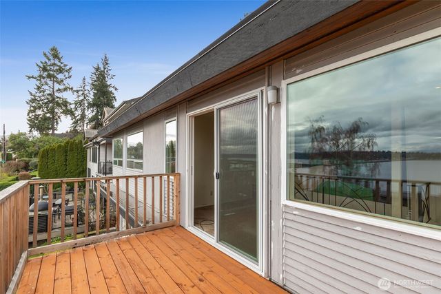 913 Lake Washington Boulevard S, Seattle, WA 98144