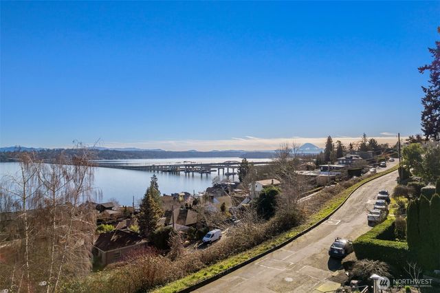 913 Lake Washington Boulevard S, Seattle, WA 98144
