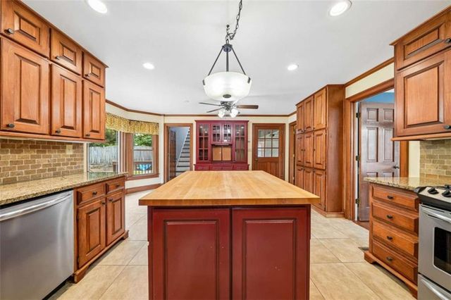 1184 Staples Drive, Lilburn, GA 30047
