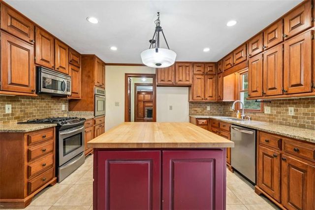 1184 Staples Drive, Lilburn, GA 30047