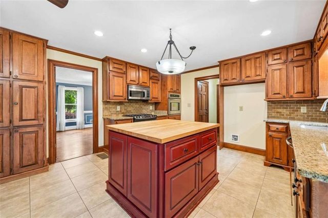 1184 Staples Drive, Lilburn, GA 30047